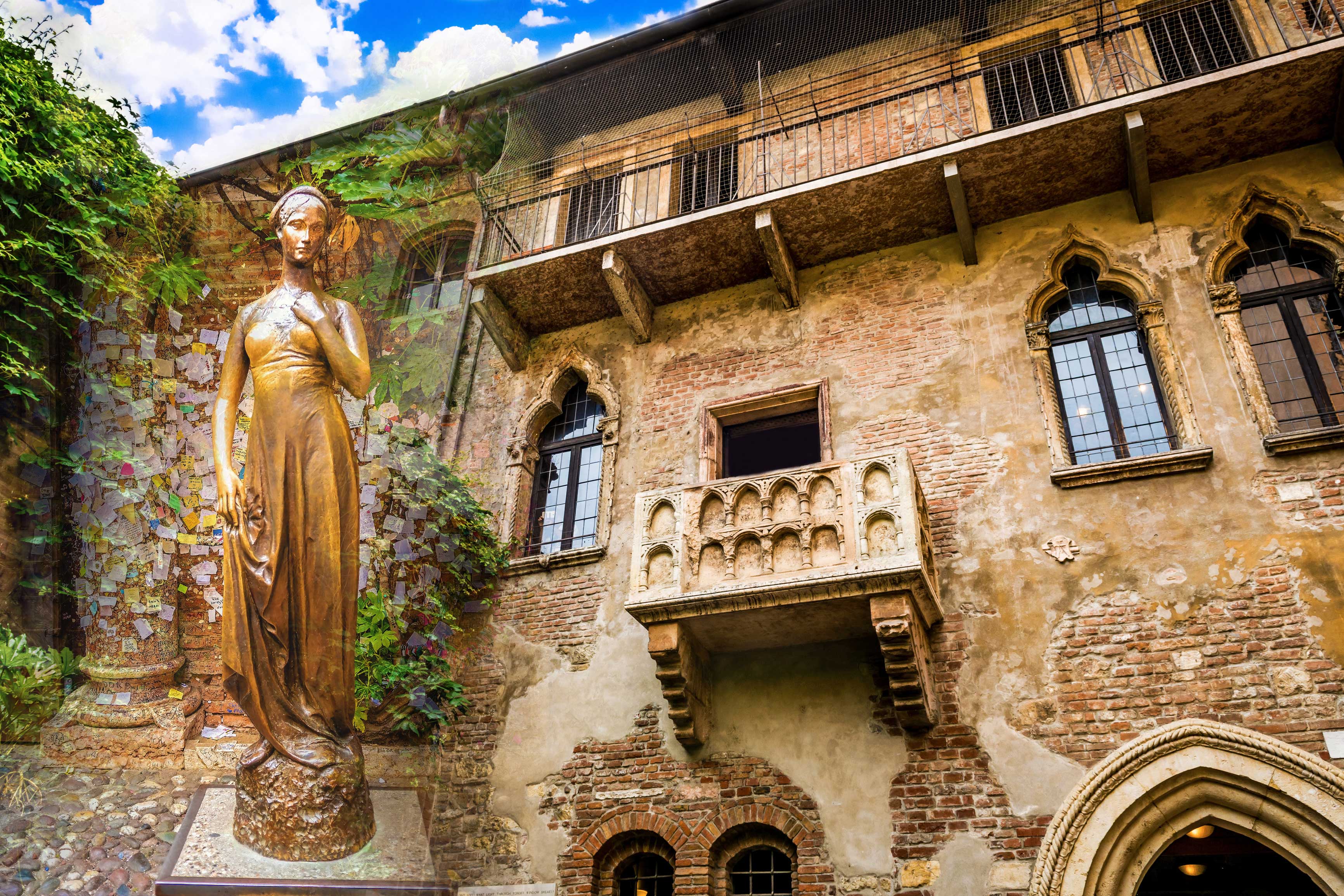 Juliet statue and balcony at Juliet's House, Verona