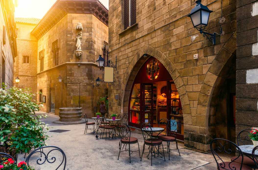 Small courtyard in Barcelona with outdoor seating