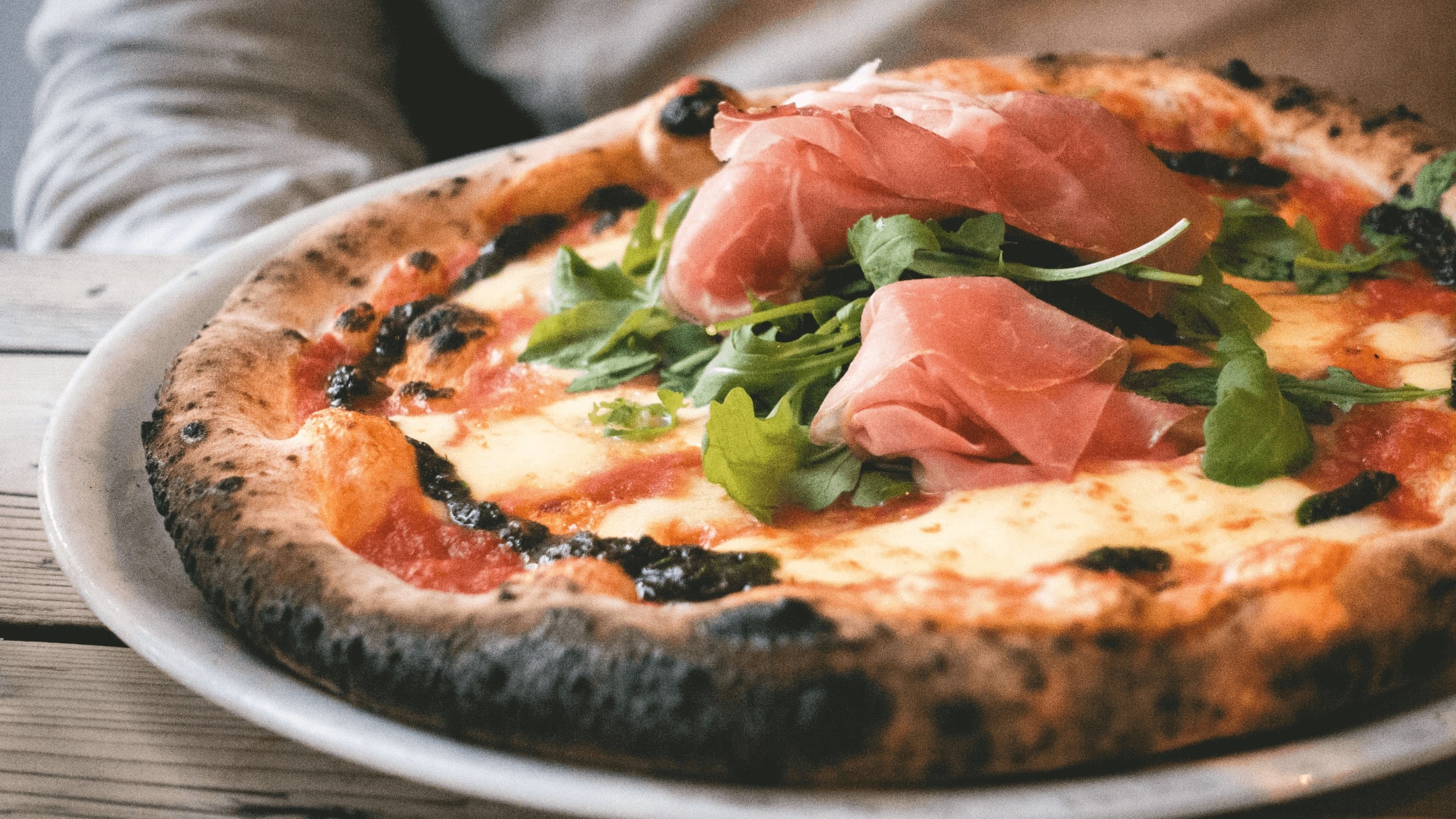 Prosciutto pizza