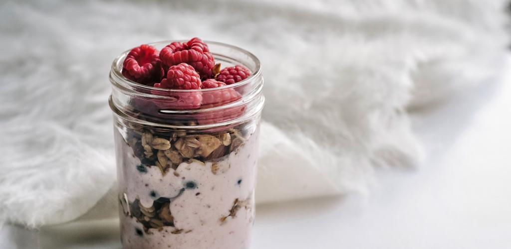 rasberries and oats in a jar